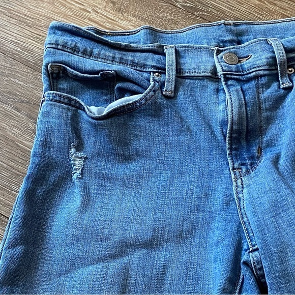 Levis Shorts Women’s Size 30 Blue Jean Distressed - Picture 3 of 13